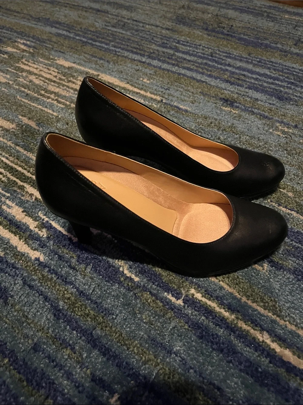 Naturalizer Black Leather Round-Toe Women’s Pumps